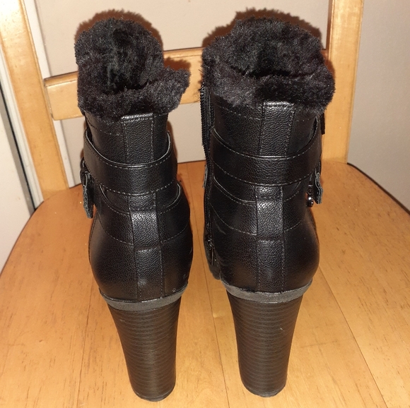 Boots - Picture 3 of 8